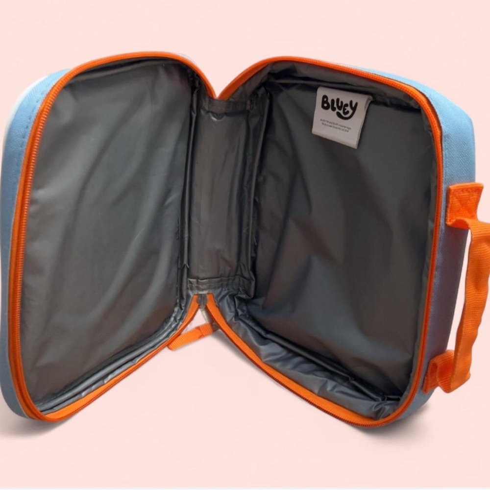Insulated Bluey Lunchbox Featuring Bluey & Bingo Zip Up Lunch Bag - Picture 4 of 5